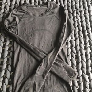 -MAKE AN OFFER!!-Lululemon Swiftly tech long sleeve shirt 2.0